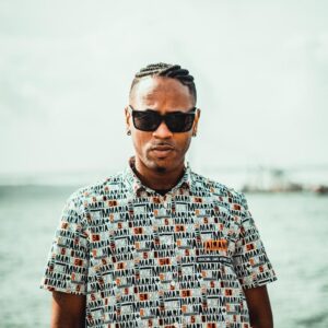 Deezy x SOLD OUT SKWADD - Telhado de Vidro